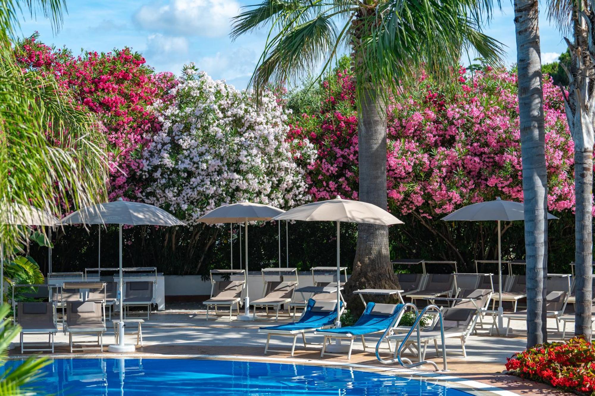 Oleandri Resort Paestum Exterior photo