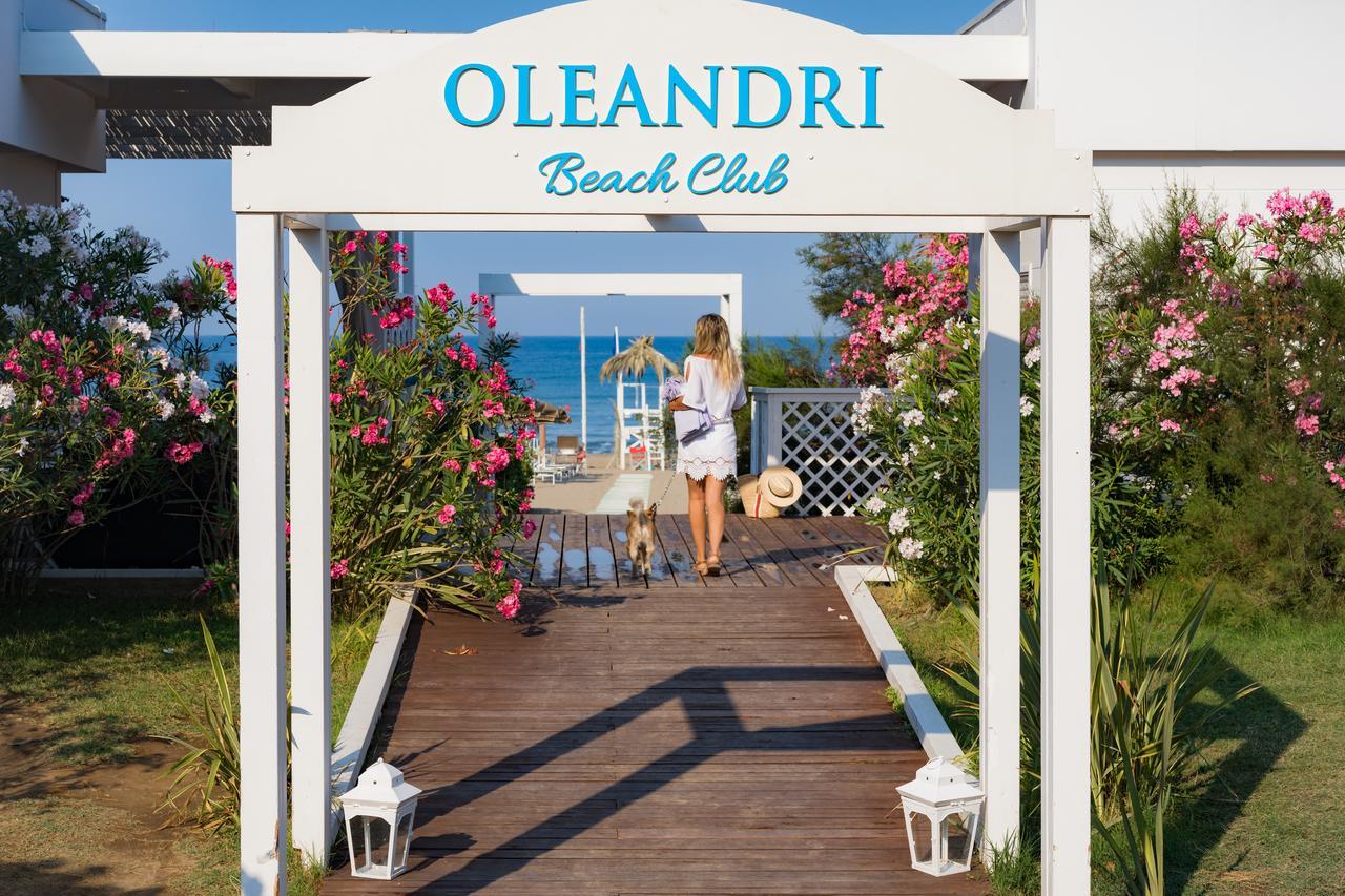 Oleandri Resort Paestum Exterior photo